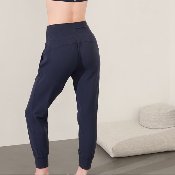 Athleta Salutation Jogger NWT - Picture 12 of 16